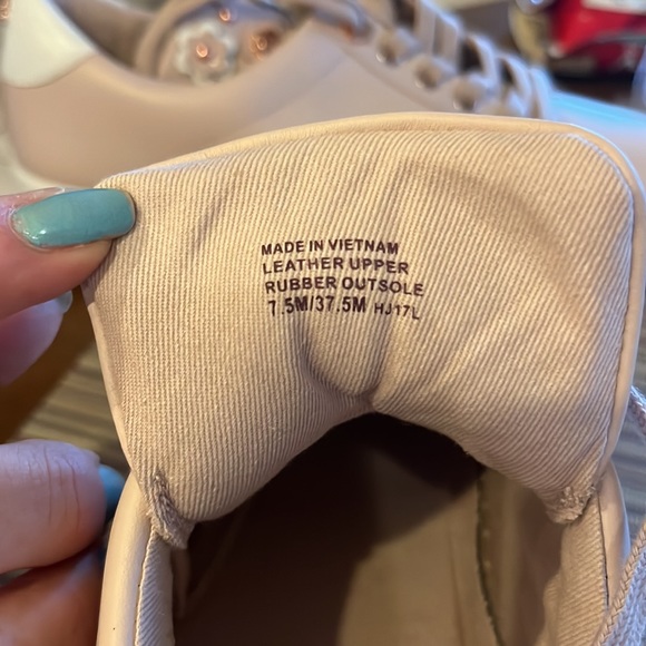 NEW Michael Kors fashion sneakers - Picture 7 of 7